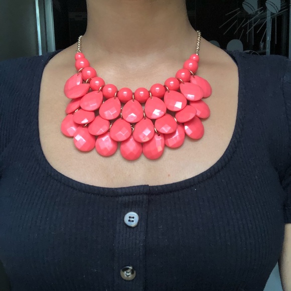 Peach coloured Necklace!✨From Aldo - Picture 2 of 3